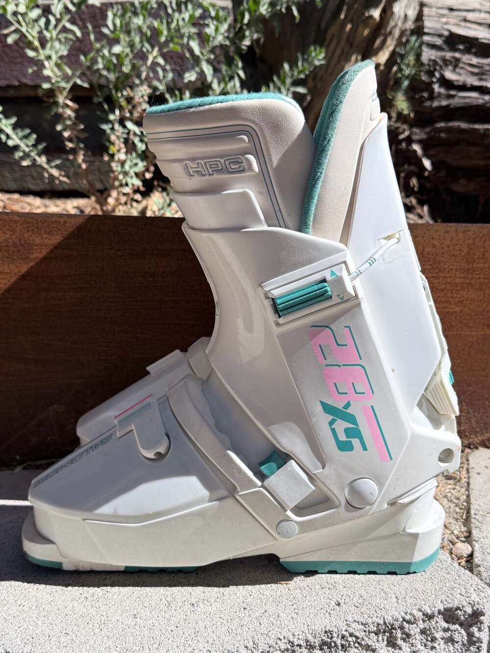 Vintage Salomon SX82 HPC Women's Rear Entry Ski Boots White Teal Size 300